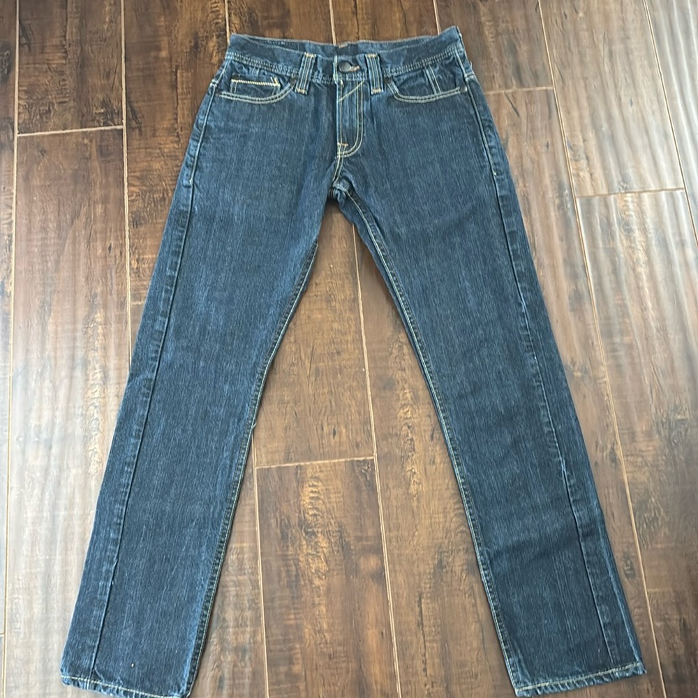 Levi’s 511 Skinny Dark wash with back zip
Pockets | 29 x 32